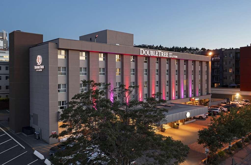 Doubletree By Hilton - Kamloops Hotell Exteriör bild